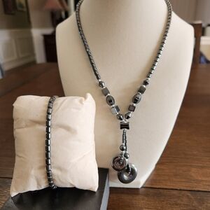 Elegant Black Beaded Necklace 18" and Bracelet 7" Set With Screw Clasp Closure